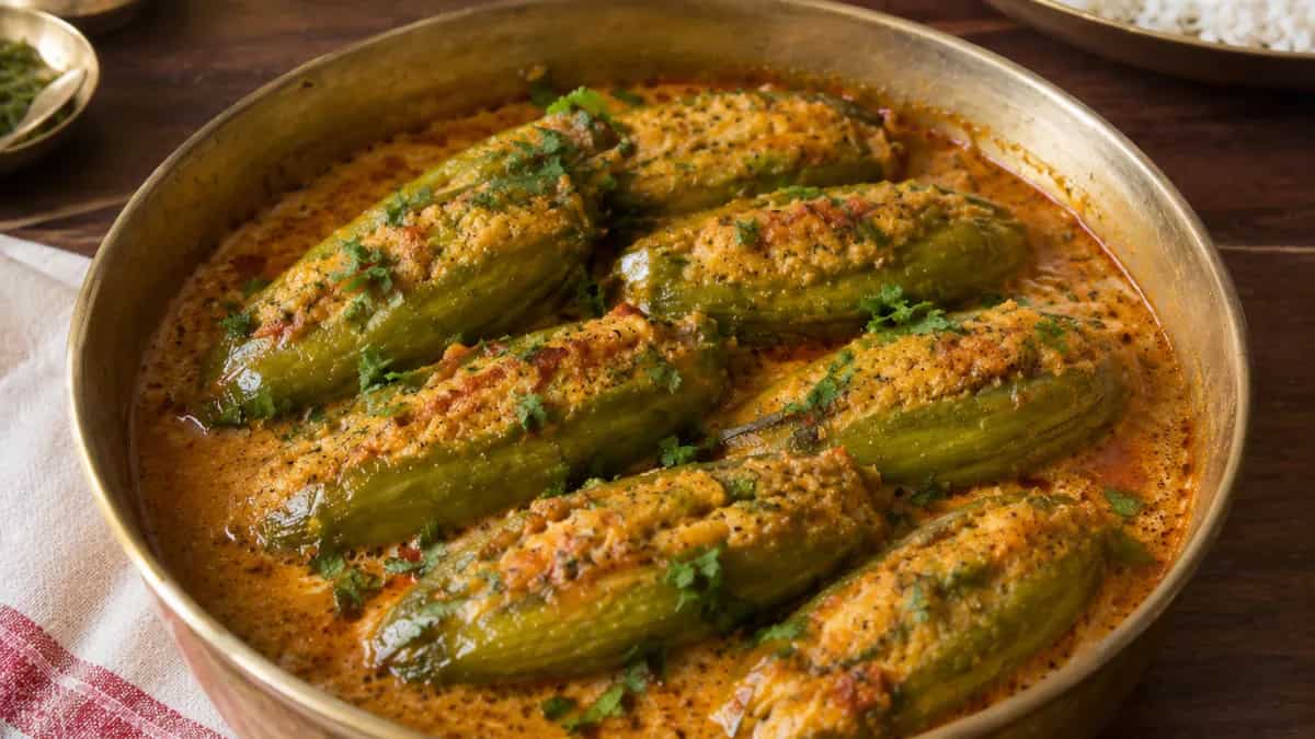 Stuffed Pointed Gourd On Religious Days: Niramish Potoler Dorma Recipe