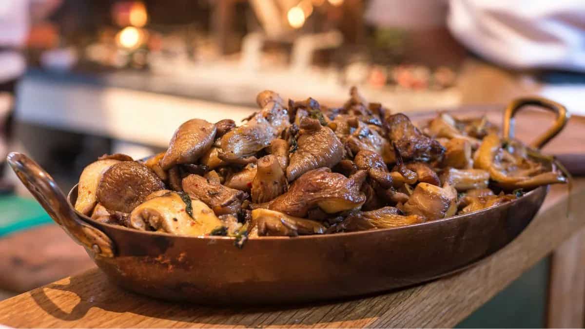 Garlic Butter Oyster Mushrooms Recipe: A Quick Pan-Seared Snack