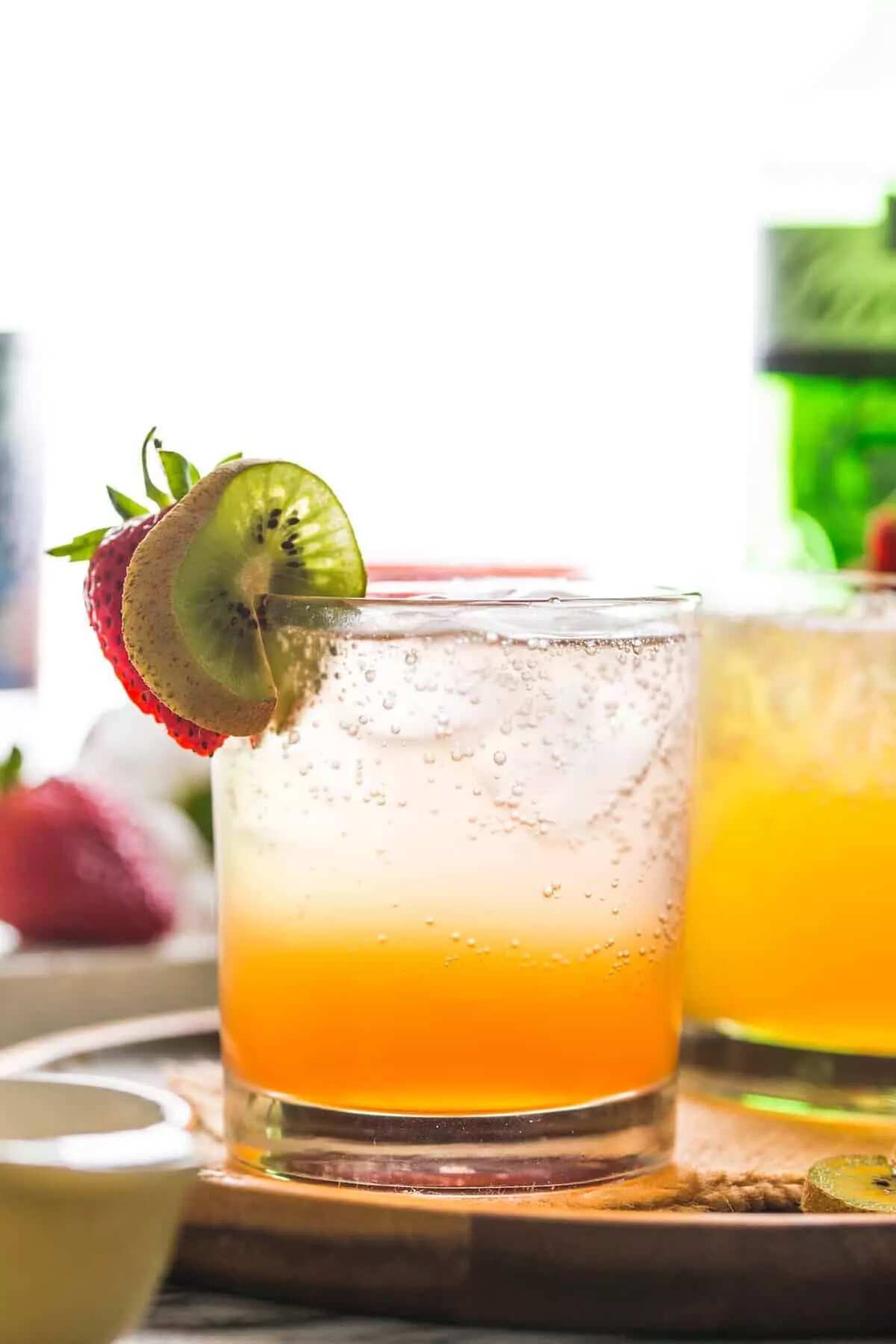 How to make Strawberry Kiwi Gin & Tonic Recipe