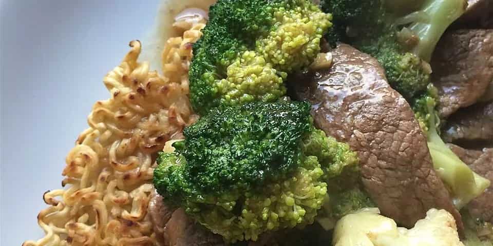 How to make Stir-fried Beef And Broccoli With Crisp Ramen Noodle Cake Recipe