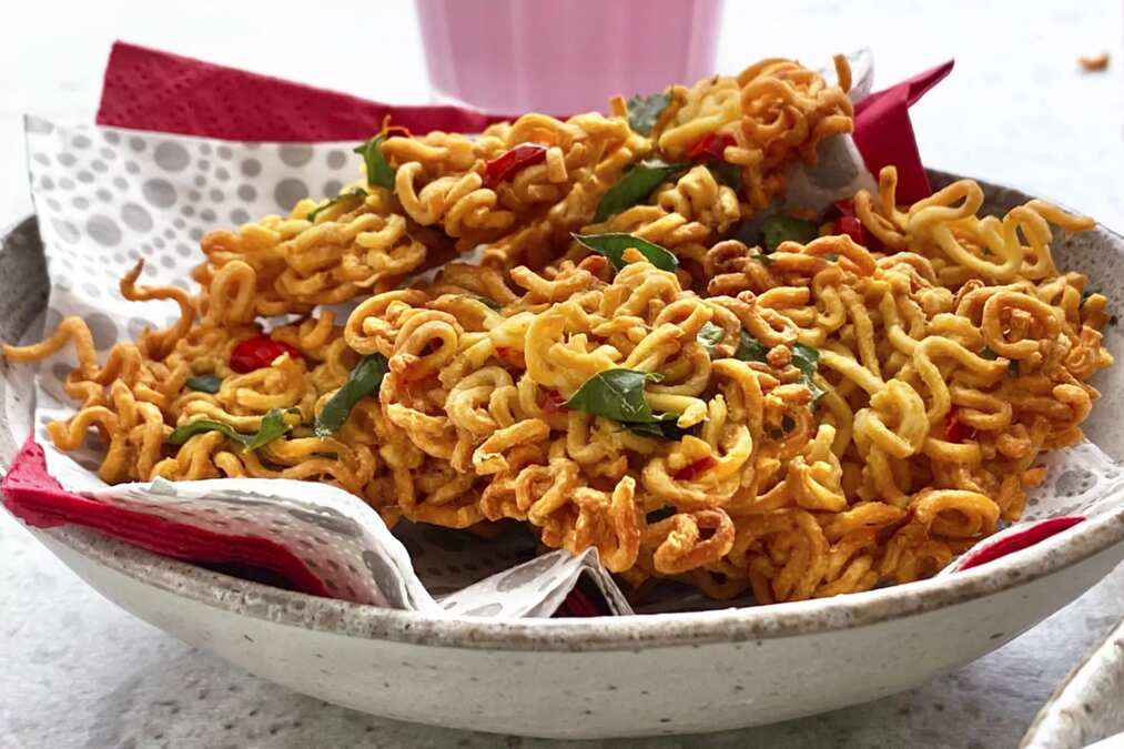 Bite-Sized Curry Flavored Crunchy Mi