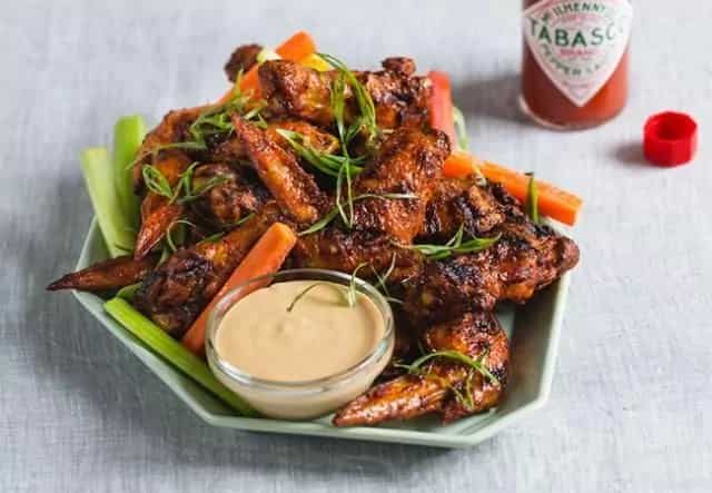 How to make Spicy Chicken Wings With Dipping Sauce Recipe