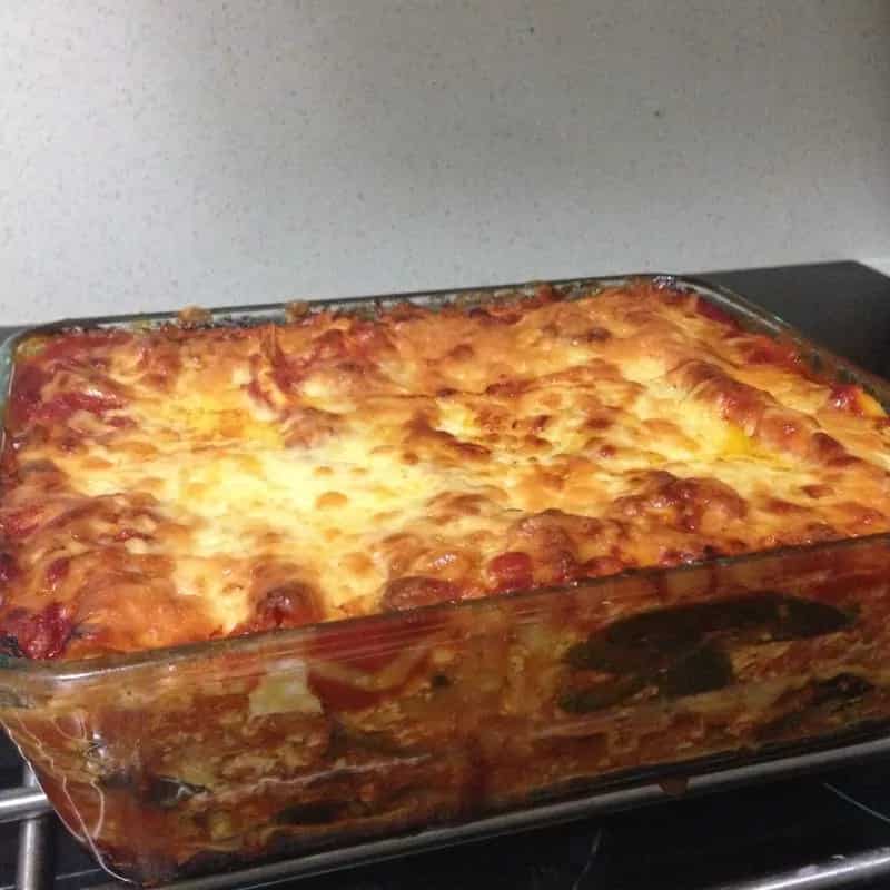 How To Make Chicken Spinach And Ricotta Lasagne Recipe Chicken Spinach Ricotta Lasagne 1618845688 2TL3YRC2NOMEYA6ZQPJR.webp