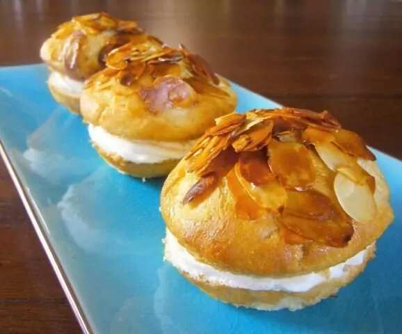 Vegan Bee Sting Muffins