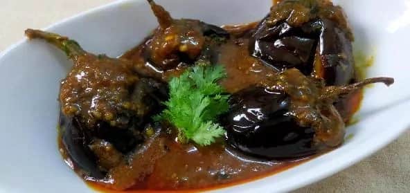 How to make Chokh Vangun (kashmiri Khatte Baingan) Recipe