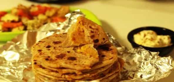 How to make Paneer-mooli Paratha Recipe