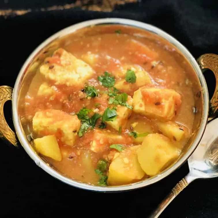 How to make Aloo Paneer Gravy(without Onion Garlic) Recipe