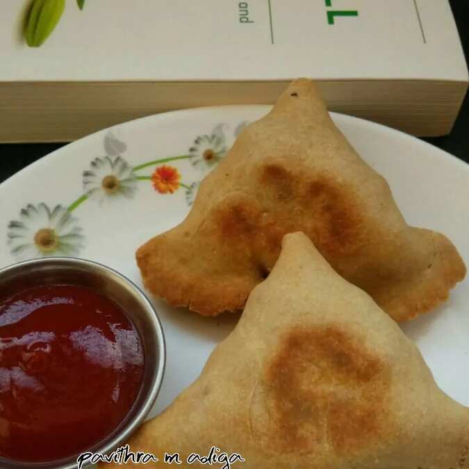 Baked aloo corn methi samosa