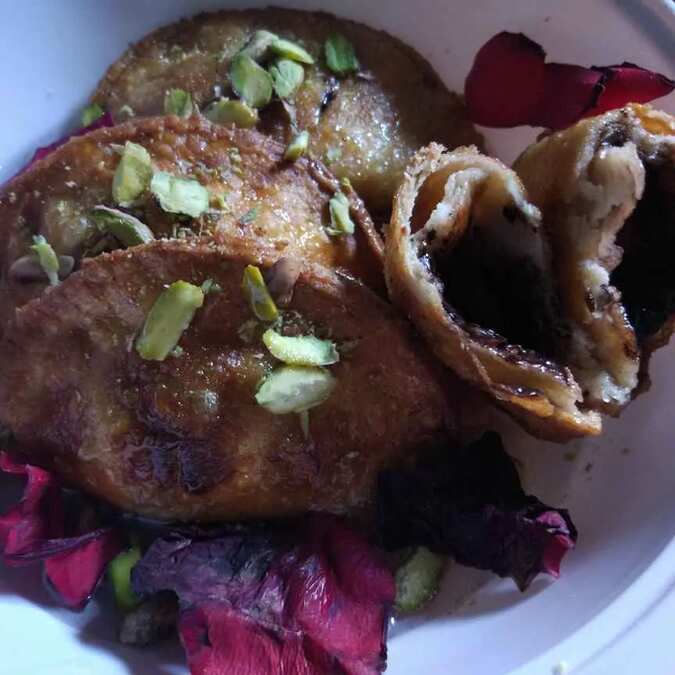 Chocolate Stuffed Gujjiya In Sheera