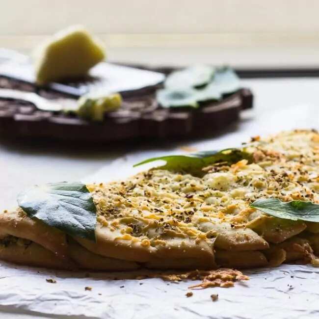 How to make Domino Style Cheesey Garlic Sticks Recipe