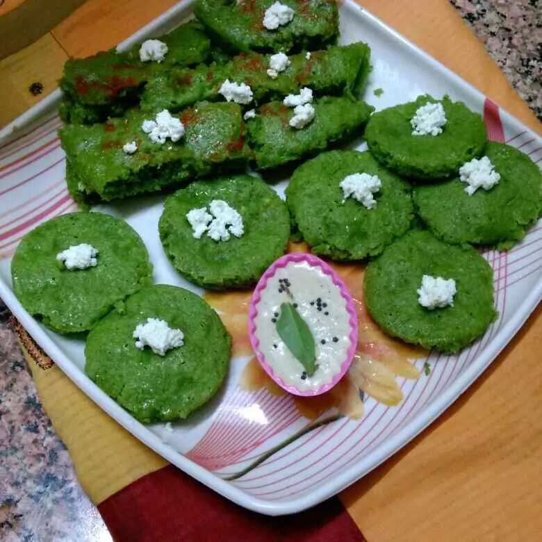 How to make Healthy Snack:palak Paneer Idli! Recipe