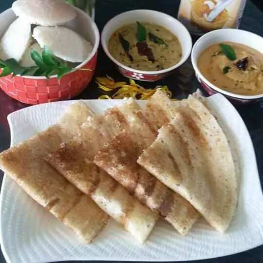 How to make Idli Dosa With Chutneys Recipe