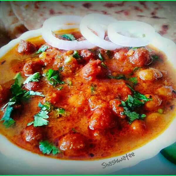 How to make Kala Chana Masala With Ajwain Paratha Recipe