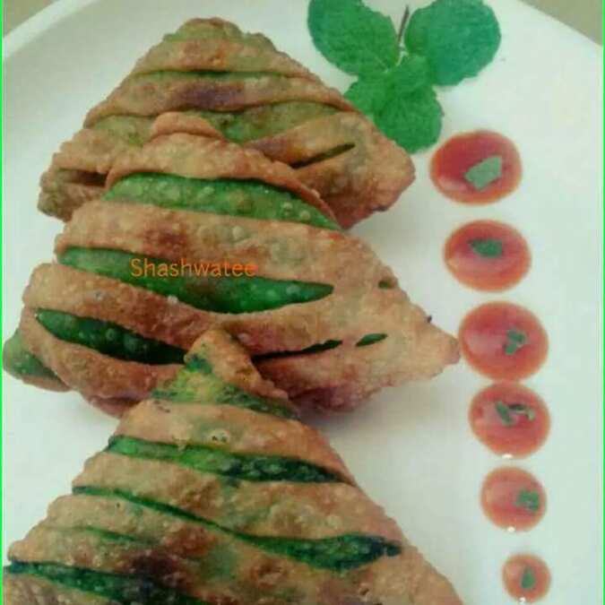 Macaroni Stuffed Cheesy Layered Colored Samosa