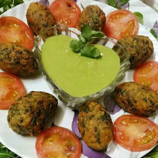 Methi muthia with cheesy coriander dip Methi muthia with cheesy coriander dip