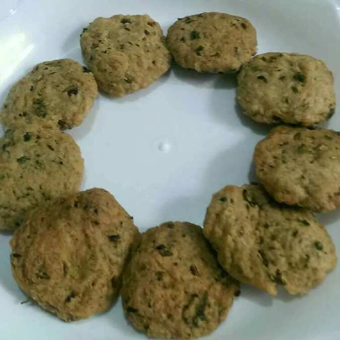 Mint coriander mathri