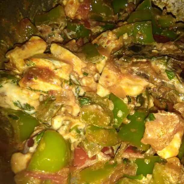 How to make Paneer Capsicum Cooked In Yogurt Recipe