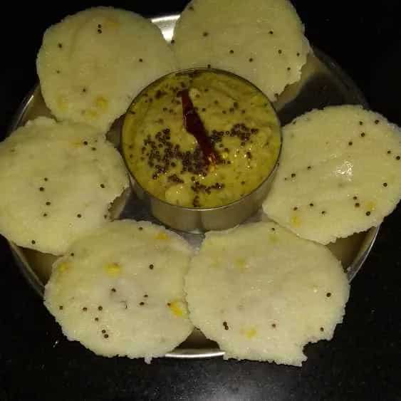 How to make Rava Idli With Spicy Chutney Recipe