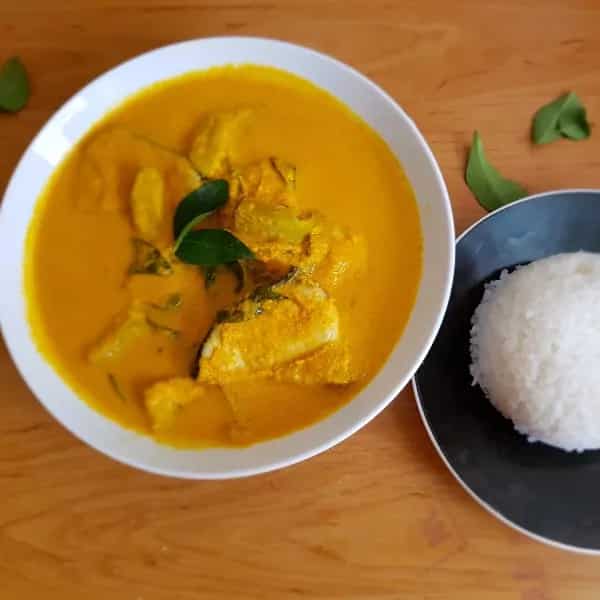 How to make Raw Mango Coconut Fish Curry Recipe