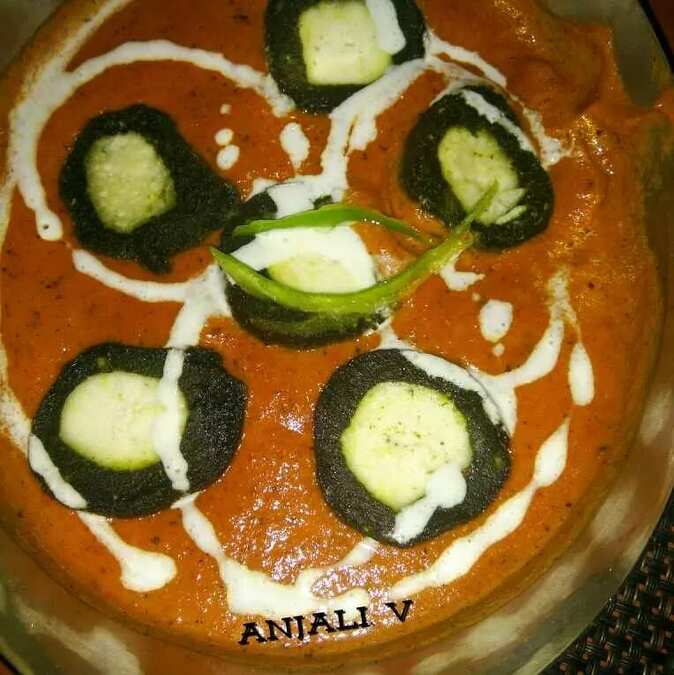 Sham savera (cottage cheese dumplings in spinach balls)