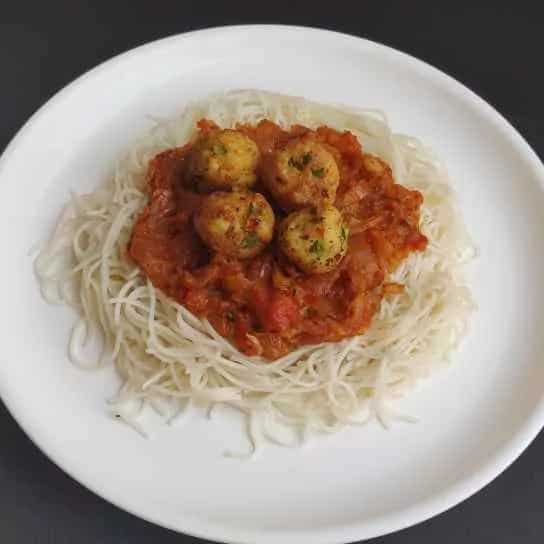 How to make Spaghetti In Bolongnese Sauce With Golden Paneer Balls Recipe
