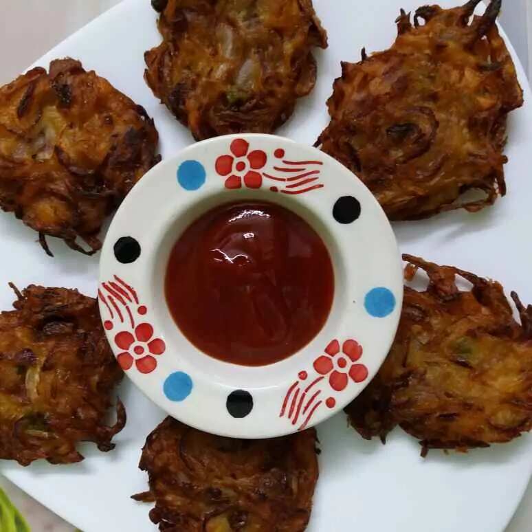 How to make Spicy Piyaji (onion Fritters) Recipe