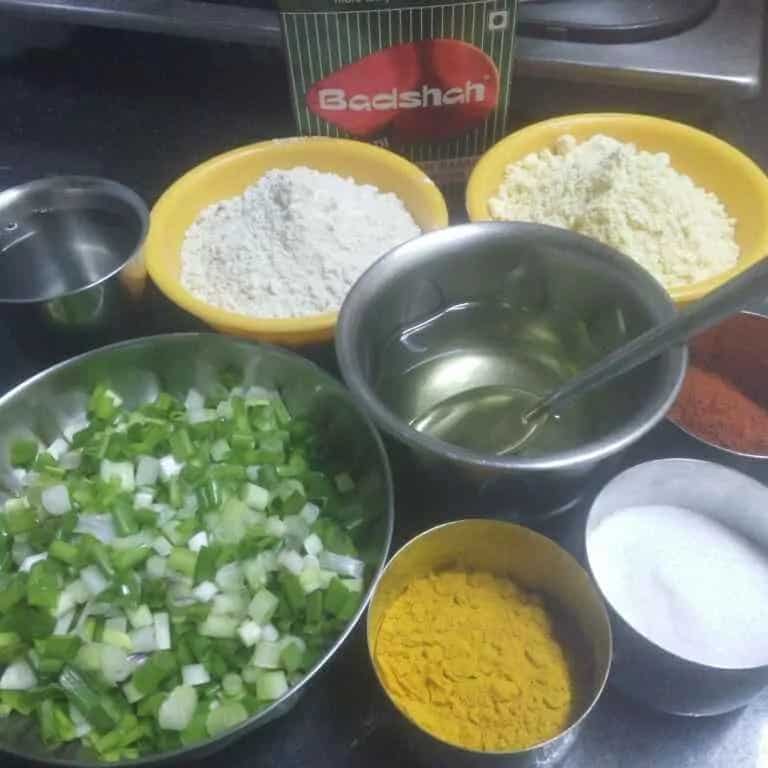 How to make Spring Onion Missi Roti Recipe