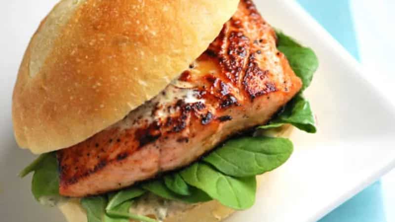 how-to-make-grilled-salmon-sandwiches-with-chipotle-mayo-recipe