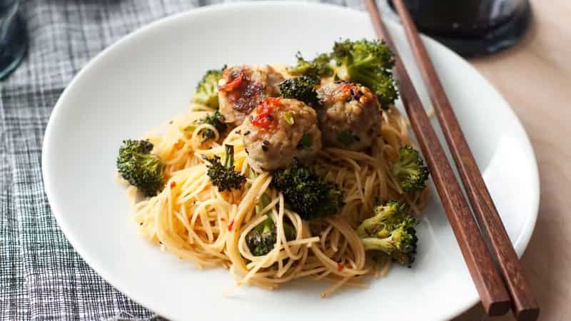 How to make Sweet And Spicy Asian Meatball And Broccoli Noodles Recipe