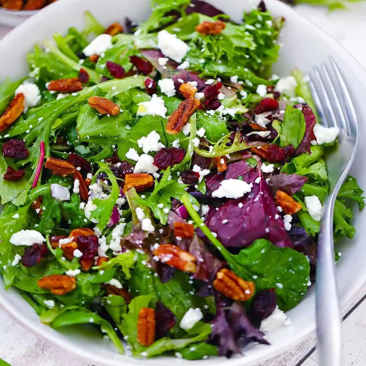 How to make Cranberry, Goat Cheese, Pecan Salad Recipe