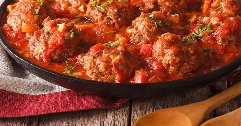 Albóndigas (Meatballs In Spicy Tomato Sauce)