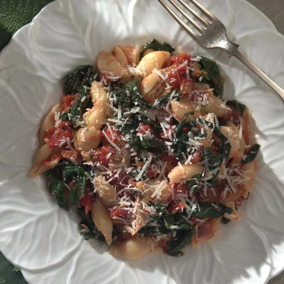 How to make Pasta With Greens &amp; Tomato Sauce Recipe