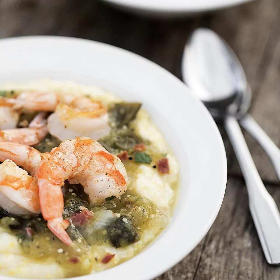How to make Shrimp & Grits With Tomatillo Sauce Recipe