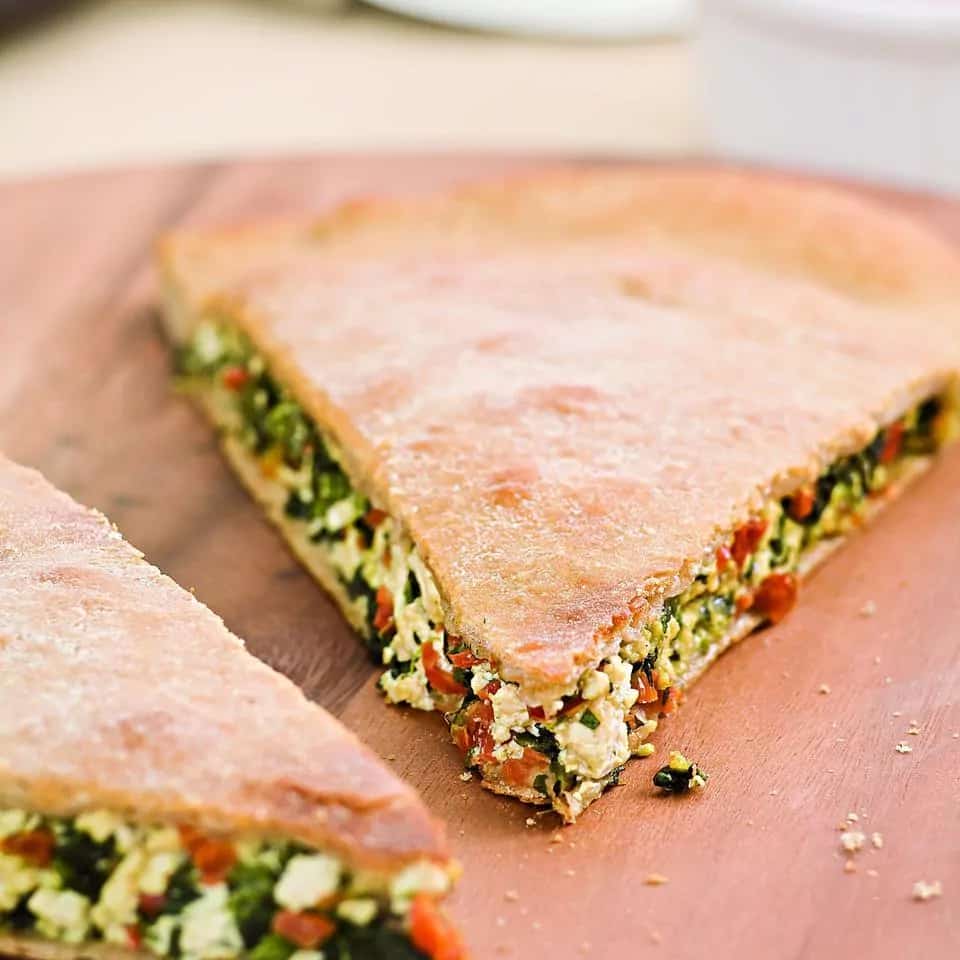 How to make Spinach & Sun-dried Tomato Stuffed Pizza Recipe