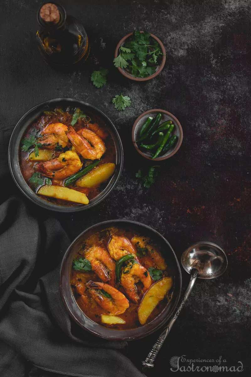 How to make Chingri Maacher Bati Chorchori Recipe