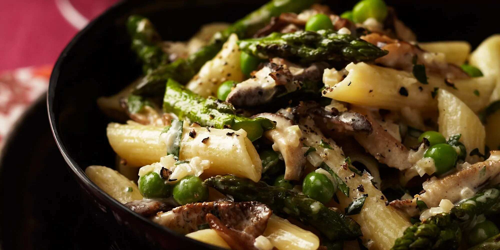 How to make Penne With Asparagus, Peas, Mushrooms And Cream Recipe