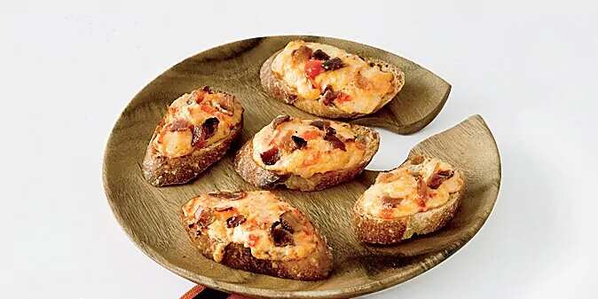 How to make Pimento Cheese &amp; Bacon Crostini Recipe