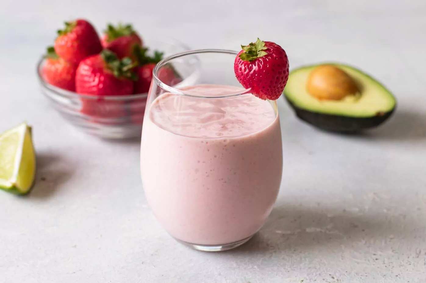 How to make Strawberry Avocado Smoothie Recipe