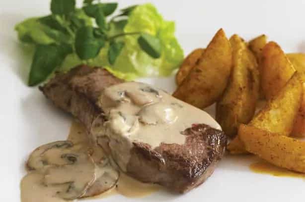 How to make Steak With Stilton And Mushroom Sauce Recipe