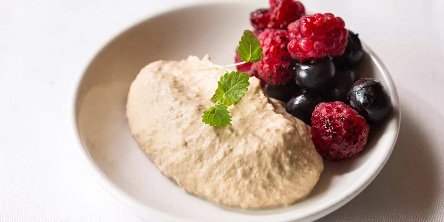 How to make Caramelised Yoghurt Dessert With Berries Recipe