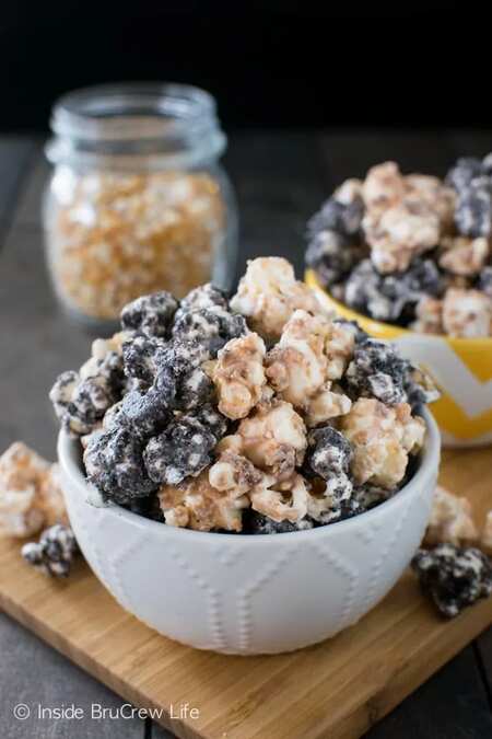 Butterfinger Cookies And Cream Popcorn