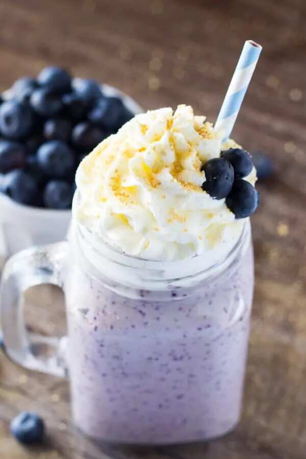 How to make Blueberry Cheesecake Milkshake Recipe