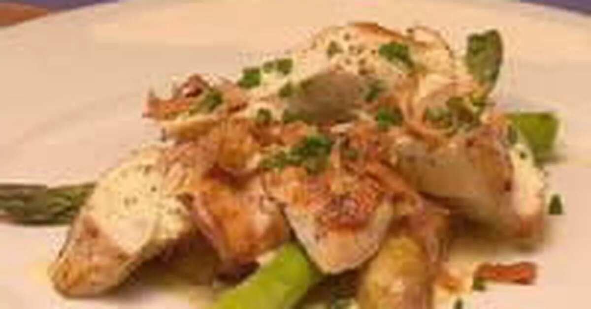 How to make Chicken, Asparagus And Potatoes In Garlic Cream Sauce Recipe