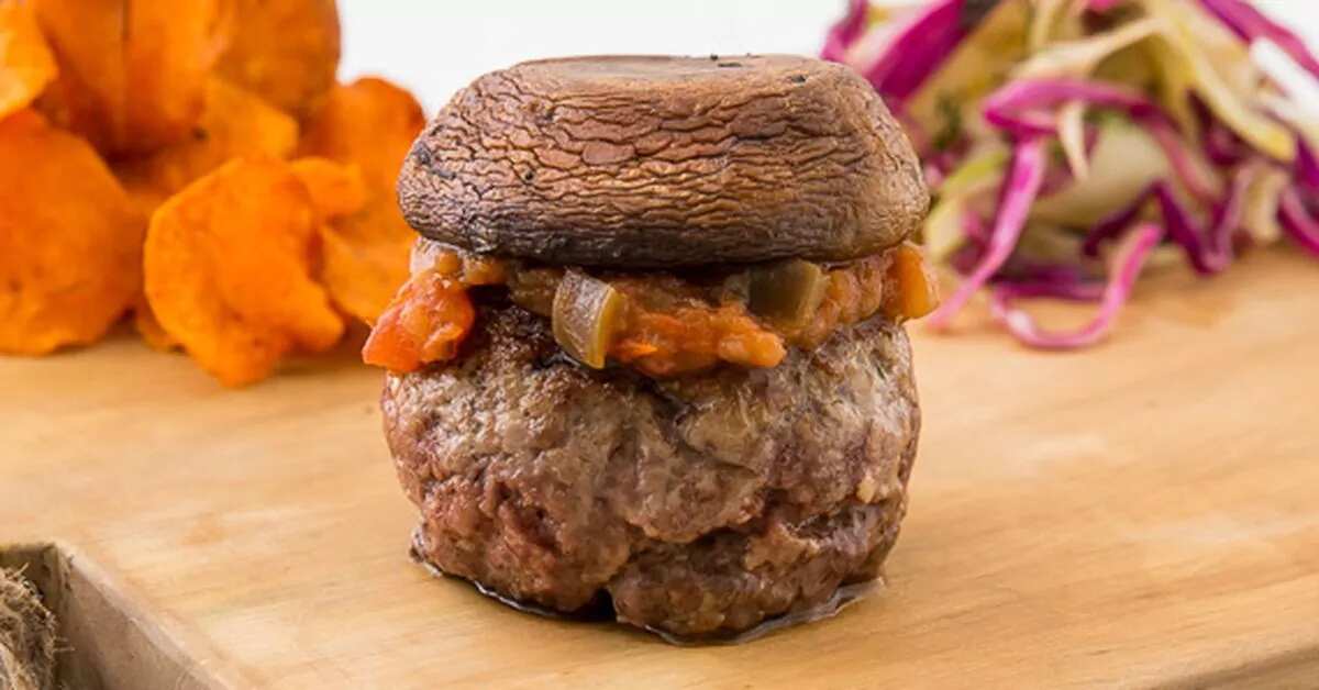 How to make Bunless Lamb Burger With Vegetable Relish And Sweet Potato Chips Recipe