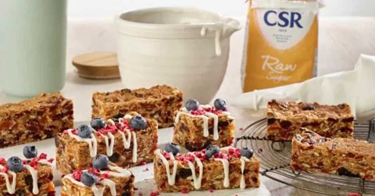 How to make Muesli Bar Slice With Yogurt Drizzle Recipe