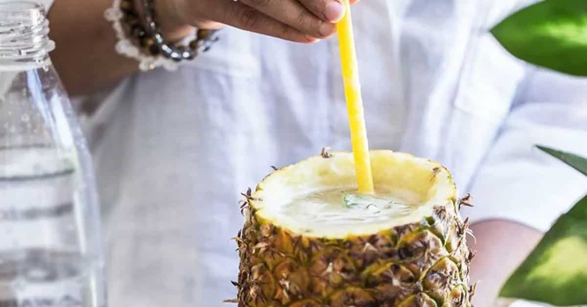 How to make Pineapple And Lychee Fizz Cocktail Recipe