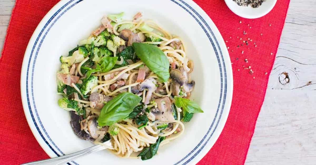 How to make Spaghetti With Bacon, Mushrooms And Broccoli Recipe