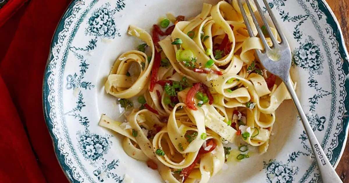 How to make Tagliatelle With Bacon, Anchovies And Thyme Recipe