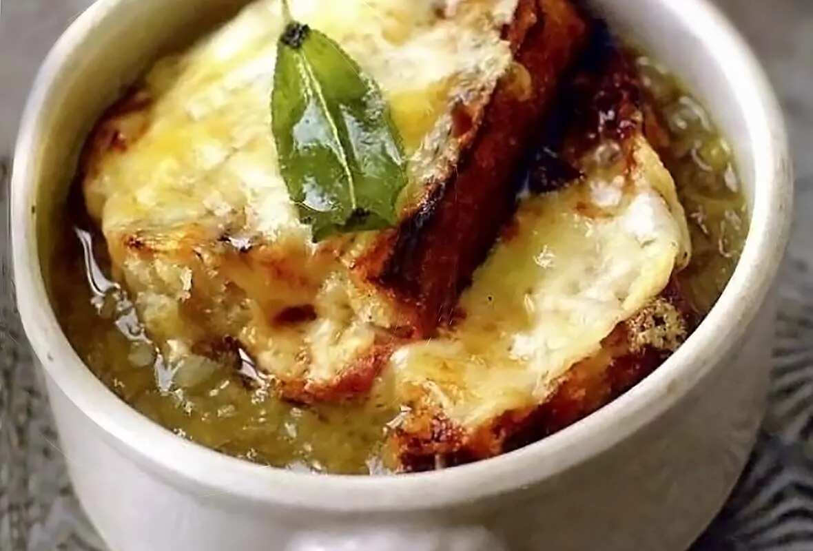How to make English Onion Soup With Sage And Cheddar Recipe
