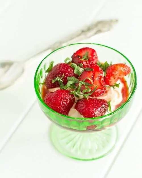 How to make Balsamic Strawberries With Greek Yogurt Recipe
